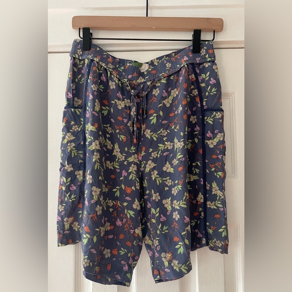 Anthropologie Floral Shorts‎ Size Small EUC Rayon